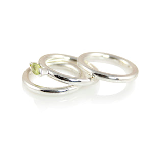 KenSuJewelry Band Polished Tripled Ring with Peridot 