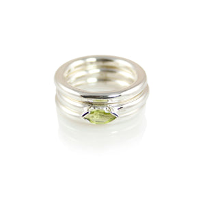 KenSuJewelry Band Polished Tripled Ring with Peridot 