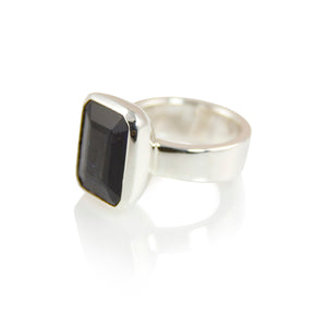 KenSuJewelry Bowl Ring with Black Spinal Vertical
